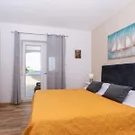 Apartamento By The Sea Mandre - Pag - 4093 *