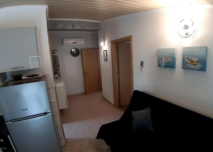 Appartement By The Sea Mandre - Pag - 4093 *