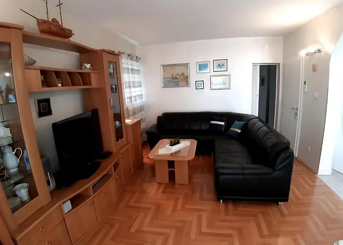 Appartement By The Sea Mandre - Pag - 4093 Kolan